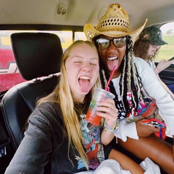 Meet your Posher, Taryn - Picture 2 of 3